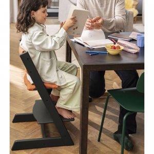 Pack chaise haute tripp trapp noir et son baby set Stokke