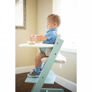 Pack chaise haute tripp trapp avec son baby set et sa tablette gris tempête Stokke
