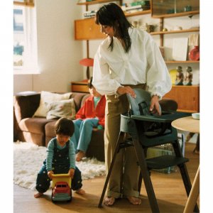 Chaise haute steps complète avec baby set et plateau noir / warm brown Stokke