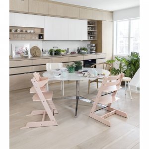 Chaise haute bébé évolutive tripp trapp rose poudré Stokke