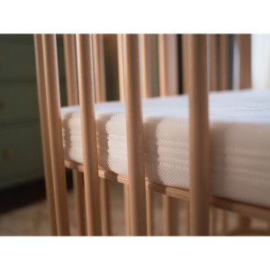 Lit en bois évolutif nighti warm brown Stokke