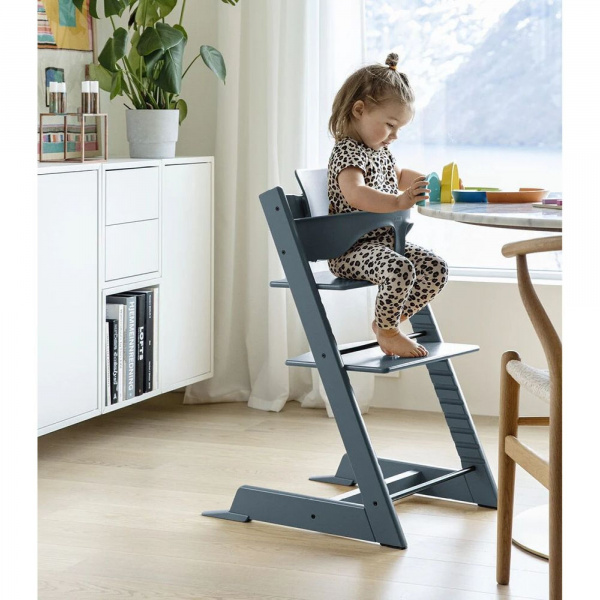 Pack chaise haute tripp trapp bleu fjord et son baby set Stokke