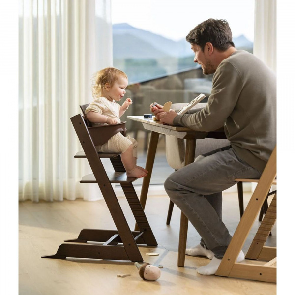 Pack chaise haute tripp trapp chêne warm brown et son baby set Stokke