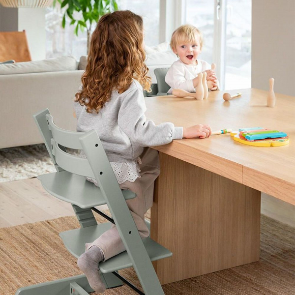 Pack chaise haute tripp trapp avec son baby set et sa tablette glacier green Stokke