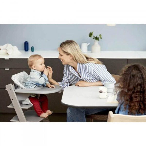 Pack chaise haute tripp trapp avec son baby set et sa tablette gris tempête Stokke
