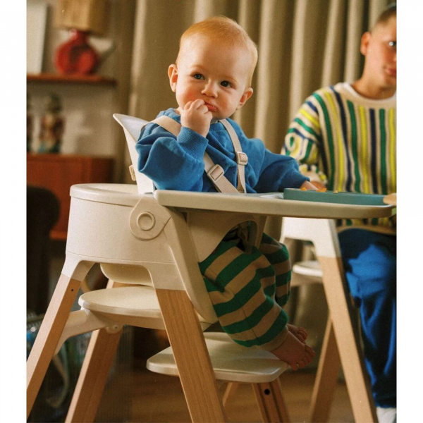 Chaise haute steps complète avec baby set et plateau noir / warm brown Stokke