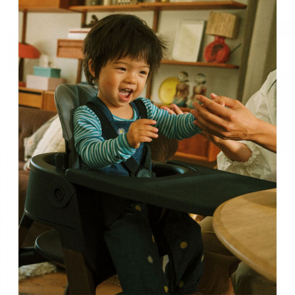 Chaise haute steps complète avec baby set et plateau noir / warm brown Stokke