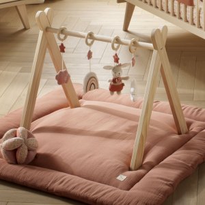 Tapis de parc et arche d'éveil avec jouets petit coeur Sauthon baby deco