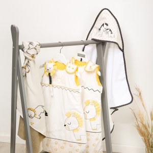 Sortie de bain avec gant pluche et pompon Sauthon baby deco