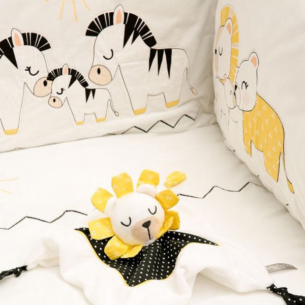 Tour de lit bébé pluche et pompon Sauthon baby deco