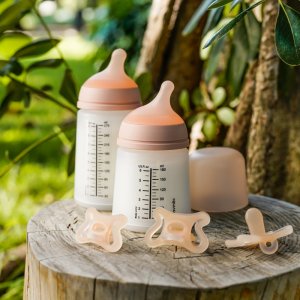 Coffret 4 biberons zerø.zerø et boîte dosseuse vert Suavinex