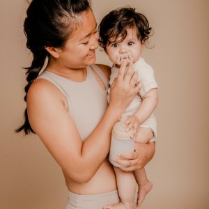 Coffret 4 biberons zerø.zerø et boîte doseuse rose Suavinex