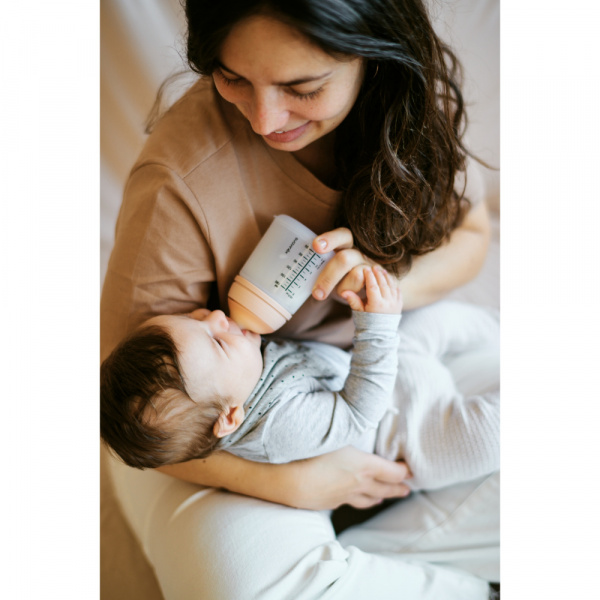 Coffret 4 biberons zerø.zerø et boîte doseuse rose Suavinex