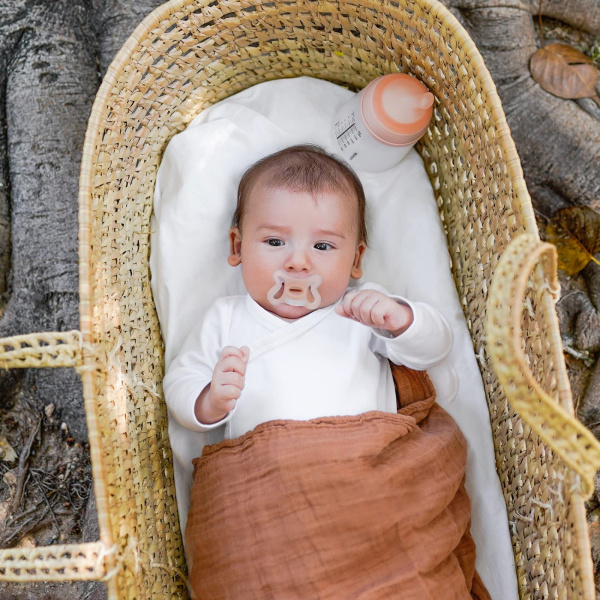 Kit naissance zerø.zerø avec biberon anti-colique 180 ml et sucette symétrique Suavinex