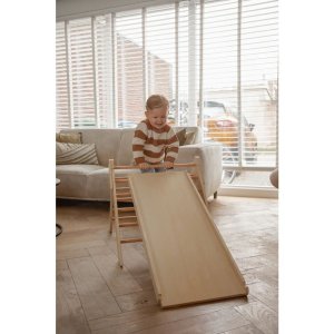 Triangle d'escalade en bois avec toboggan Tryco