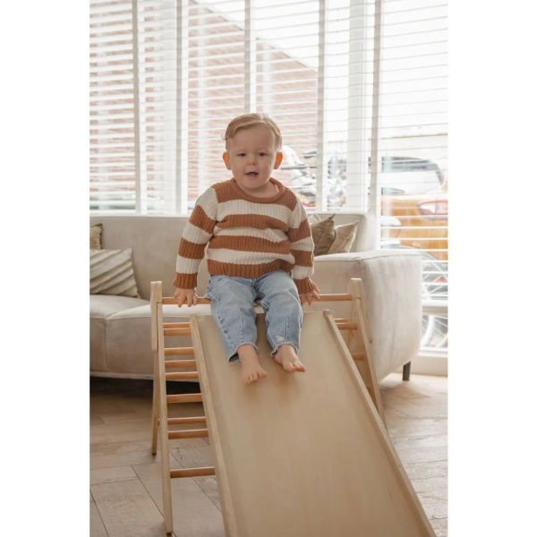 Triangle d'escalade en bois avec toboggan Tryco