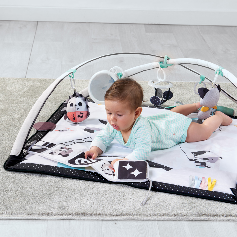 Tapis d'éveil bébé gymini black & white de Tiny love sur allobébé