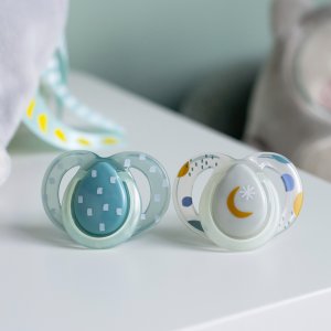 Lot de 2 sucettes nuit closer to nature 6-18m Tommee tippee