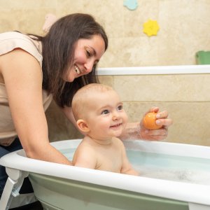 Jouet de bain 4 aspergeurs ouverts en silicone Badabulle