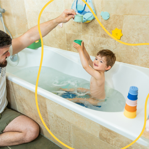 Jouet de bain bébé tasses empilables en silicone Badabulle