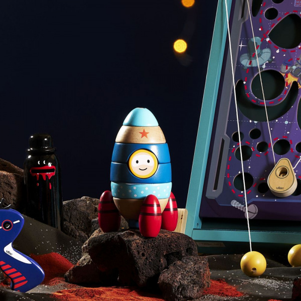 Jouet d'éveil en bois à empiler fusée Vilac