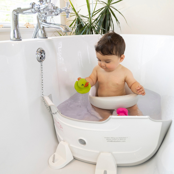 Réducteur de baignoire blanc et rose Babydam